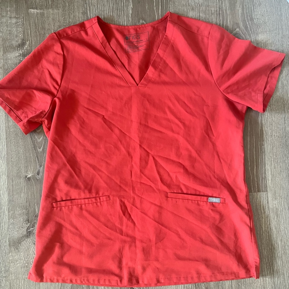 FIGS Clothing Casma Three-Pocket Scrub Top